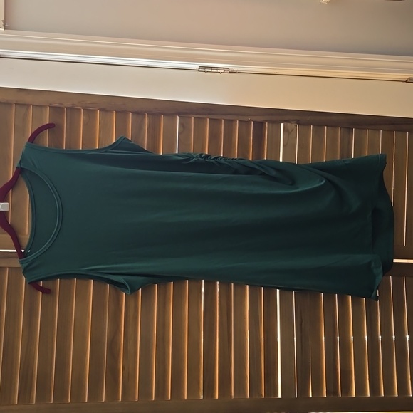 Green dress - Picture 1 of 4